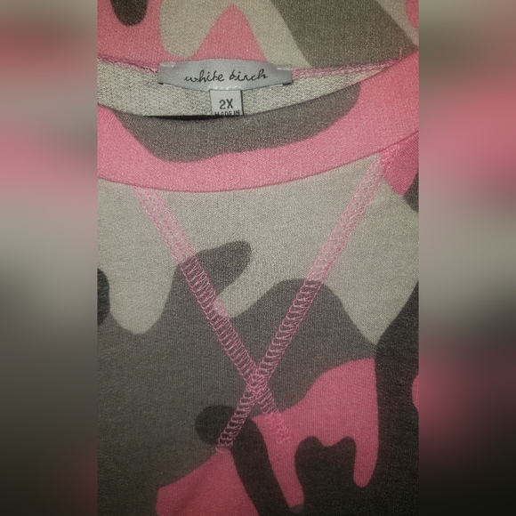 White Birch (NWOT) Pink/Grey Camo Lightweight Sweatshirt 2X - Picture 3 of 7